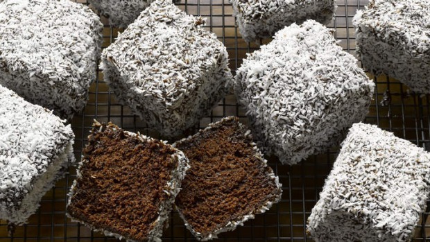 太难了;可能是世界上最巧克力的Lamingtons。