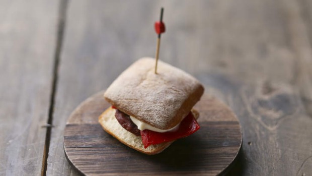 Chorizo和Piquillo Pepper Bocadillo。