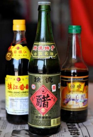 瓶黑米醋。