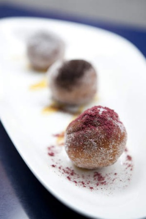 贝可餐厅的经典菜品之一是bombolini。