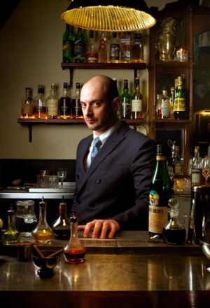 顶级架子:迈克尔·麦克鲁斯,距离Everleigh Hotel的麋鹿客房,最好是最好的。