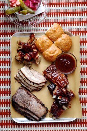 去盘点:Papi Chulo BBQ拼盘2到4人,86美元。