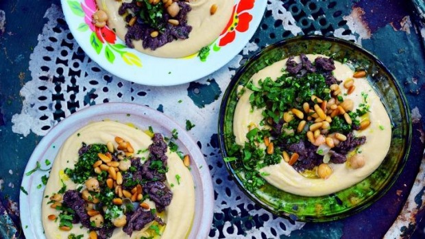 Hummus Kawarma(羊肉)来自<i>耶路撒冷</ i>的柠檬酱是由Yotam Ottolenghi和Sami Tamimi。