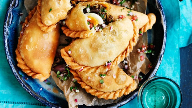 鲜美晚餐或派对的想法:牛肉和蛋Empanadas。