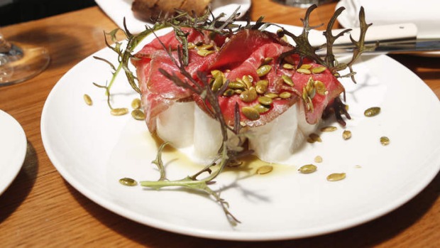 国王击中:Pei Modern's Kohlrabi Dish。