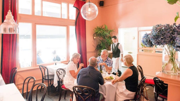 Pomp Frites:Entrecote Parisian牛排馆都是关于伴侣。