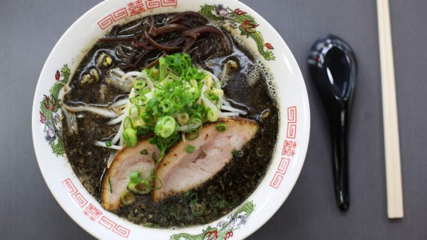 黑色大蒜Tonkotsu拉面。