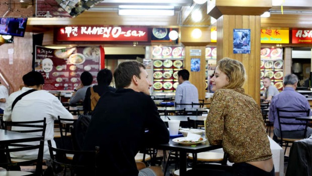 便宜且快乐:在其食品苑环绕着o of san。