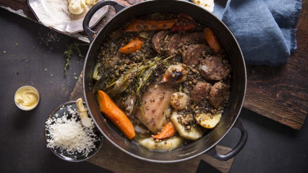 Petit Seale Aux Lentilles:盐渍猪肉和肉汤中的扁豆。