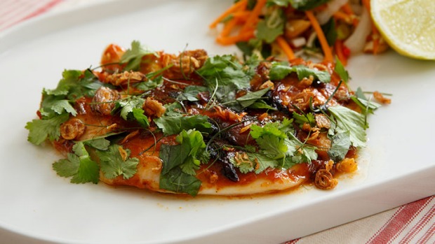 陷入充满活力的亚洲风味:约翰·多里(John Dory)的红咖喱。