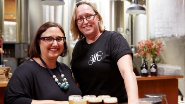 年轻的亨利斯的Brewer Sam Fuss有Agnsw公共计划Josephine Touma的高级协调员。这对......