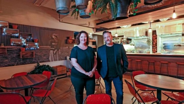 Ruth gifffney和Stuart Brookshaw开了Henrietta Chicken Shop & Bar。