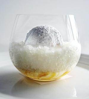 必须尝试... Quay的签名雪蛋甜点。