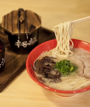你能真正击败来自Hakata Gensuke的签名拉面吗?