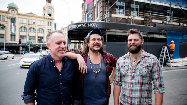 Lansdowne Hotel的新所有者的食品,音乐和巨大梦想:Jake Smyth,Centre和Kenny Graham,对,与...