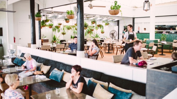 欢迎光临与丁字裤的精致用餐,在Nu Nu Restaurant。