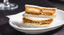 来自Cutler&Co的鲍鱼Katsu Sandwich