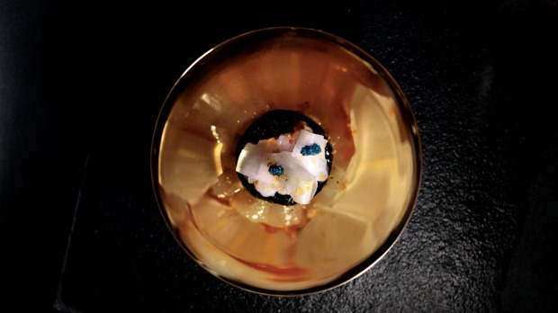 Scampi,Nori Puree和手指石灰。