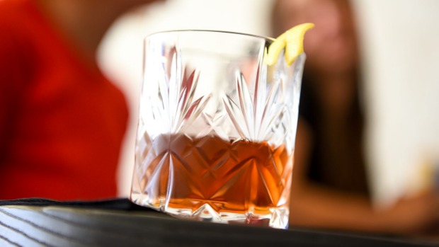 磨坊优雅的Vieux Carre Cocktail。