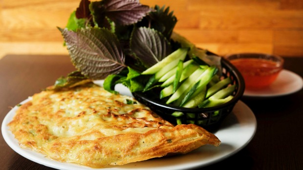 酥脆的Banh Xeo Pancake。