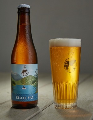Keller Pils,一种未经过滤、未经巴氏杀菌的淡色啤酒,来自Lost and Grounded酿酒厂。