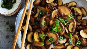 紫菜香菇炒。