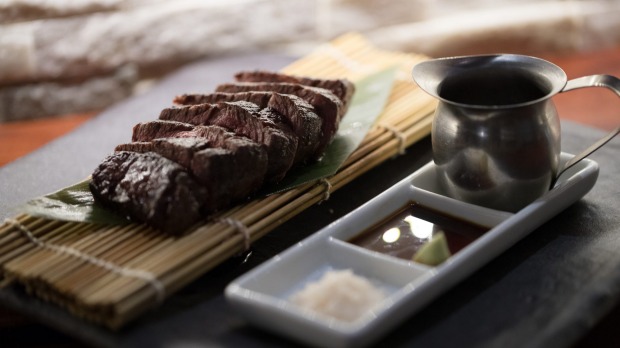 前往菜:Robata-Grilled澳大利亚Wagyu Rump帽。
