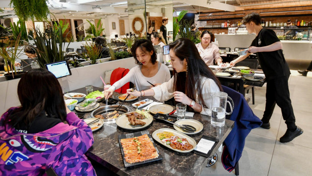 新添的余烬——美味四川最近开了一家以肉类为主的烧烤餐厅。22ndÃÂ 2019年5月,时代新闻图片由乔·yabo07阿莫拍摄