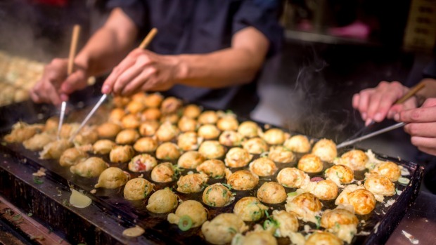 Takoyaki,大阪最喜欢的街头小吃。