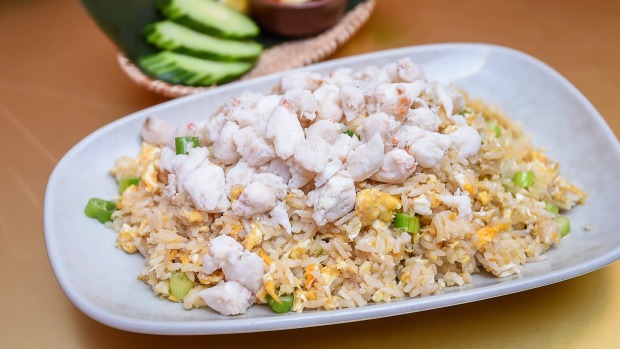 螃蟹炒饭,珍珠肉丰富。