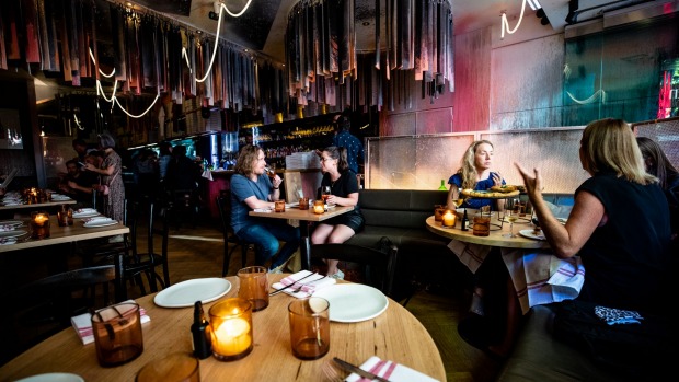Potts Point Venue保留了旧单极酒吧的骨头。