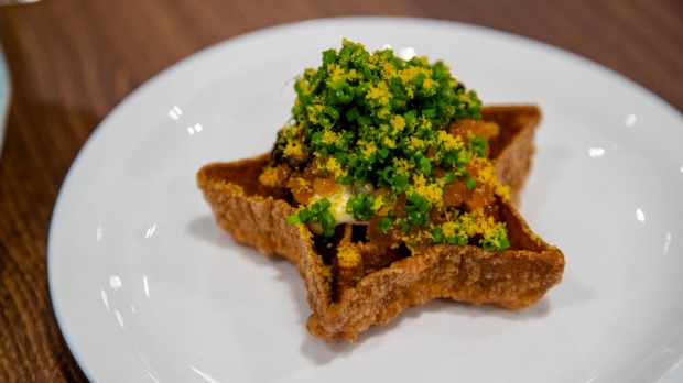 Struva,Creme Fraiche,鱼子酱和Bottarga。