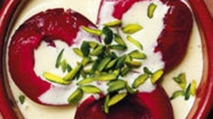 用zabaglione烤血液李子
