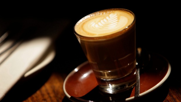 英国研究人员发现，适量饮用咖啡与较低的糖尿病、肝病和痴呆症风险之间存在联系。