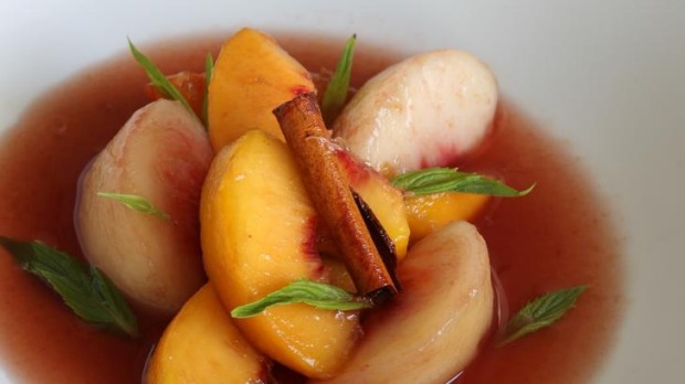 Stonefruit桑格利亚汽酒。