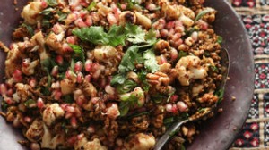 Freekah配花椰菜，石榴和薄荷。Caroline Velik古代谷物食谱，用于兴趣和良好生活。...