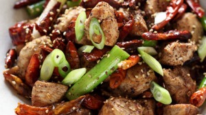 重庆辣椒鸡。吉尔·杜普利斯辛辣美食和美好生活的食谱。Marina Oliphant摄影。食物……