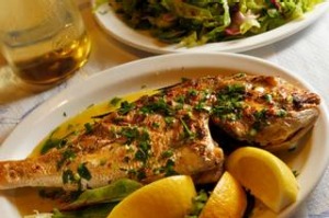 科灵伍德吉姆希腊酒馆的烤鲷鱼。