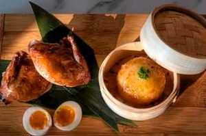 从Akachochin鹌鹑用碎屑填充的土豆Croqutee。