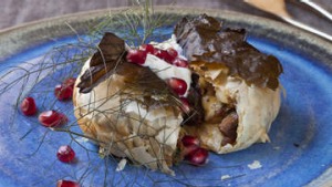 五香羊小腿和哈鲁米派。Karen Martini为Epicure和Good Food制作HALOUMI食谱。yabo亚博主页摄影:Marina…