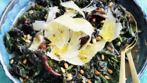 被炖的Cavolo Nero和Silverbeet。