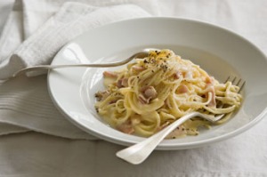 奶油意大利面条carbonara。