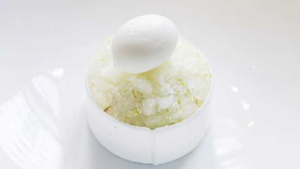 冰公主:蛋白霜，香兰蛋奶沙司，椰子冻糕，莱姆格兰尼塔和茉莉米饭冰淇淋。
