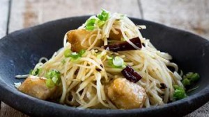 亚当·利亚（Adam Liaw）的四川'鱼'n'薯条。