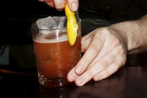漫步流氓酒馆的鸡尾酒。