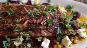 辣鲑鱼与鹰嘴豆。