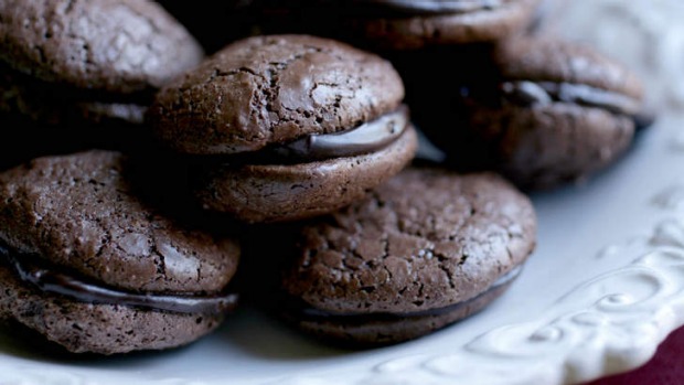 巧克力马可龙饼。