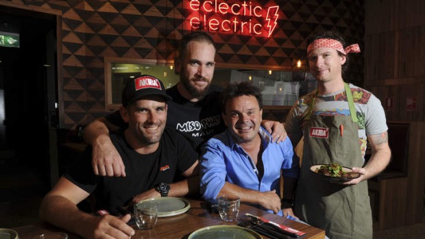 Akiba Restaurant团队：Mike Harrington，Pete Harrington和Dino Jugovac和Chef Johnon Macdonald。