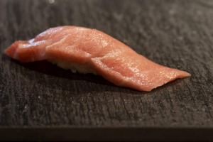 otoro nigiri（金枪鱼肚子尼格里）。