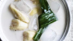 香蕉在椰奶牛奶。